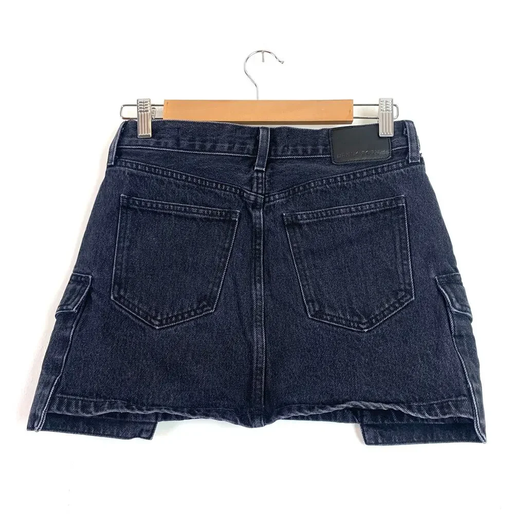 Aritzia Denim Forum The '90s Mid Rise Cargo Mini Denim Jean Skirt Black Eyeliner
